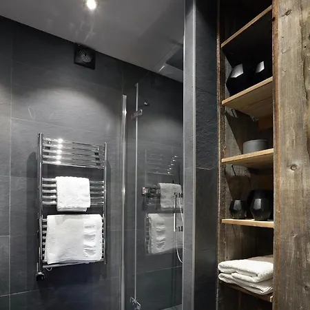 Capsule hotel Studio Centre *